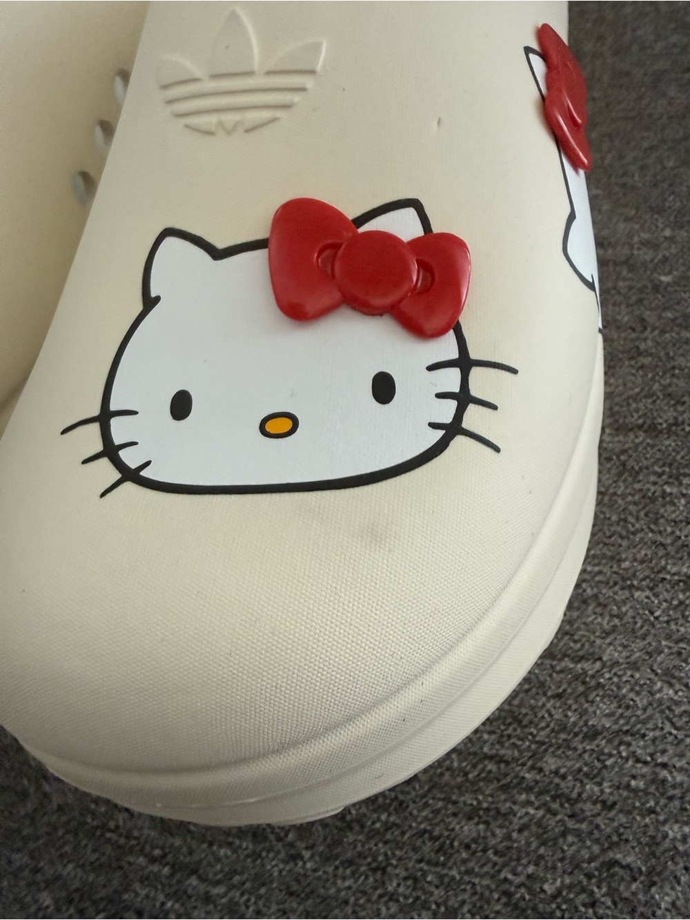 Adidas x Hello Kitty Clogs - Picture 2 of 10
